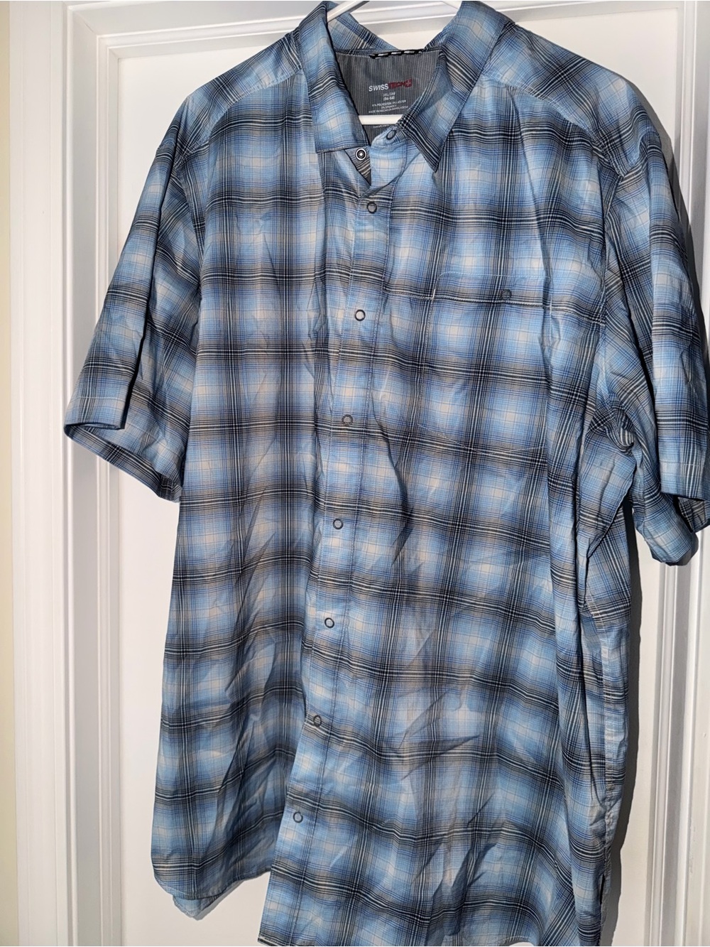 Swiss Tech Men’s Light Blue and Gray Plaid Short-Sleeve Button-Down Shirt